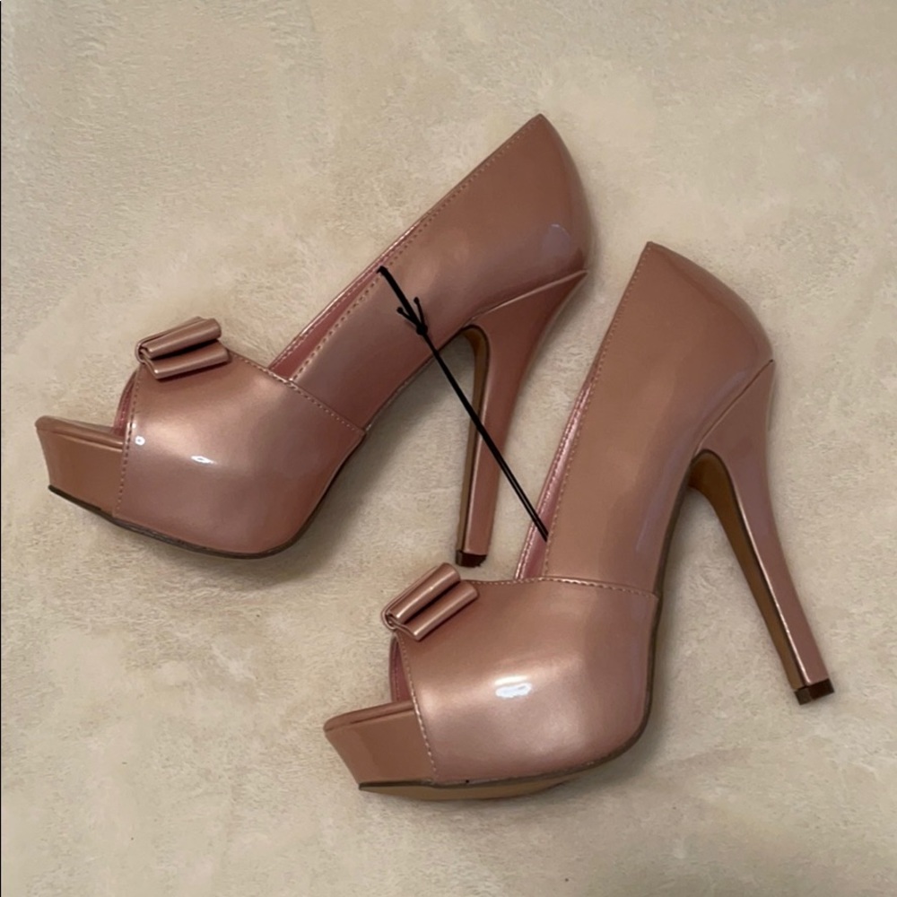 F21 peep toe heels size 6 NIB
